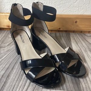 RIALTO SIZE 9 FAUX LEATHER ANKLE STRAP HEELS